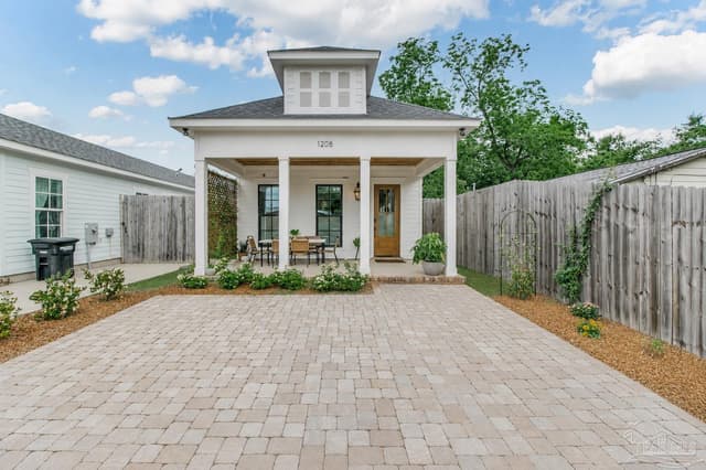1208 E Fisher St, Pensacola FL 32503 exterior