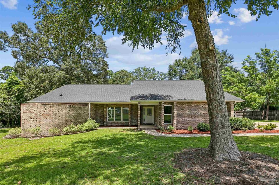 3049 Creekwood Dr, Cantonment FL 32533 photo 1