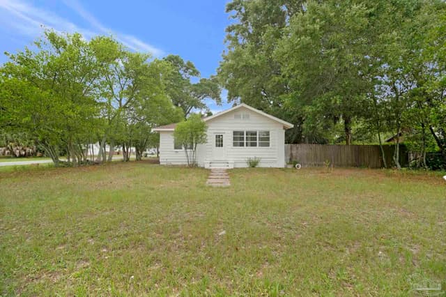 1322 Wisteria Ave, Pensacola FL 32507 exterior