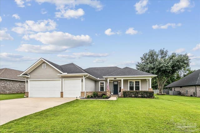 4752 Red Oak Dr, Milton FL 32583 exterior
