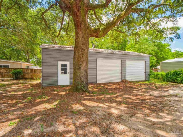 6605 Lee St, Milton FL 32570 photo 4