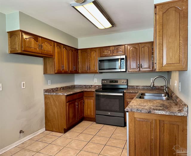 7813 Charter Oaks Dr property photo