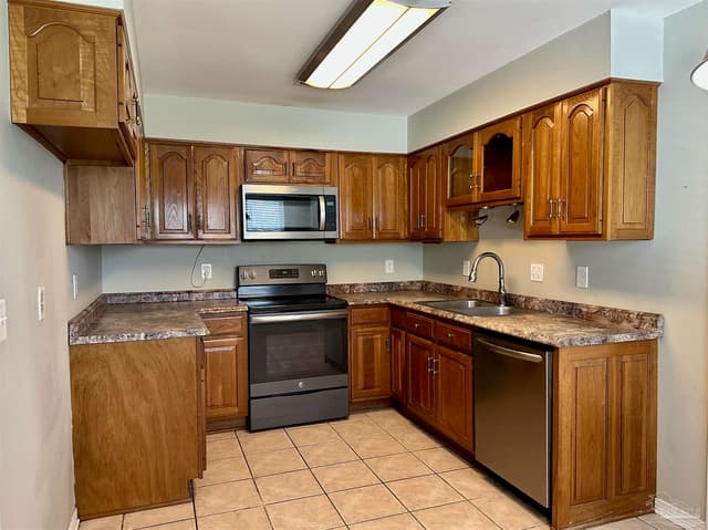 7813 Charter Oaks Dr property photo