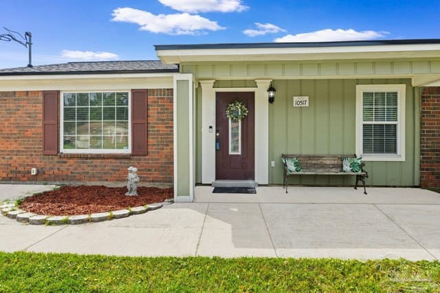 10517 Heatherwood Dr, Pensacola FL 32506 photo 2