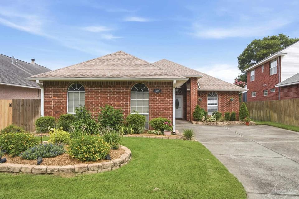 3027 Oak Pointe Dr, Pensacola FL 32505 photo 1