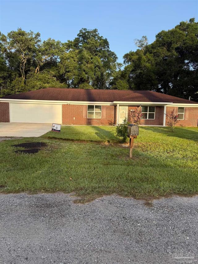 5221 Golson St, Milton FL 32570 exterior