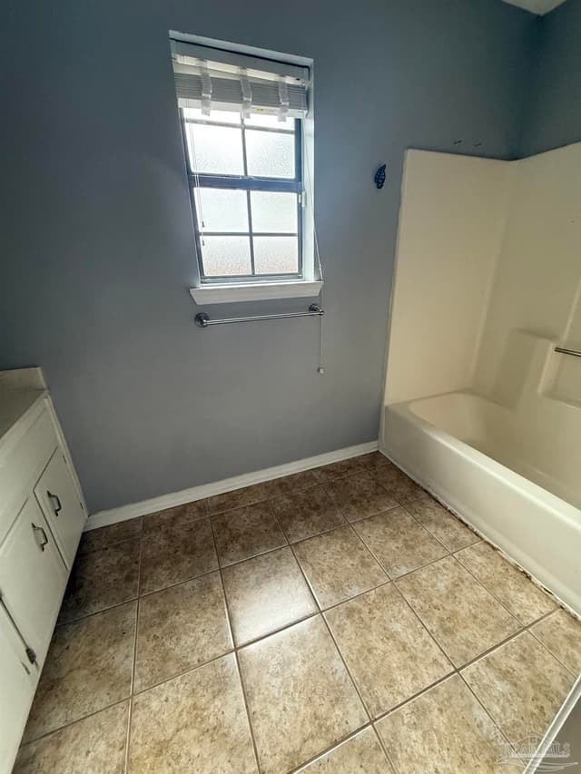 5748 Princeton Dr, Pensacola FL 32526 photo 6