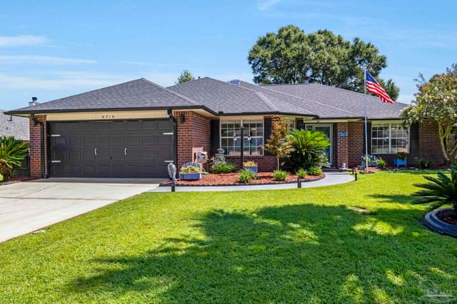 6716 Hallendale Dr, Pensacola FL 32526 photo 2