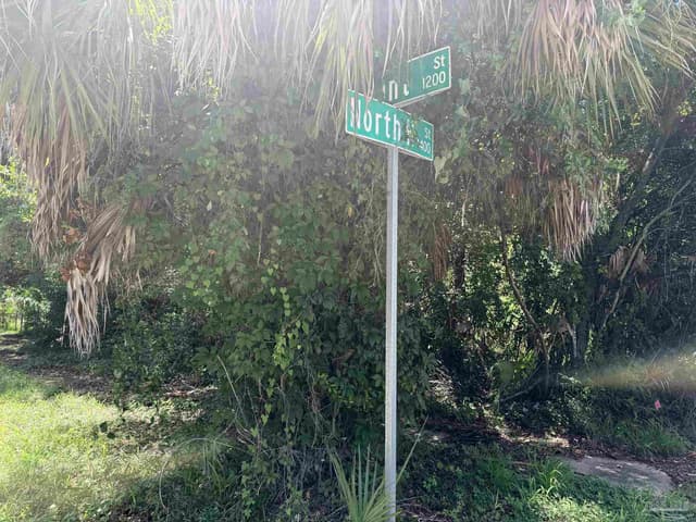 1420 N H St, Pensacola FL 32501 photo 2