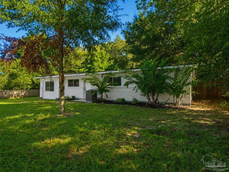 6426 Julia Dr, Milton FL 32570 photo 1