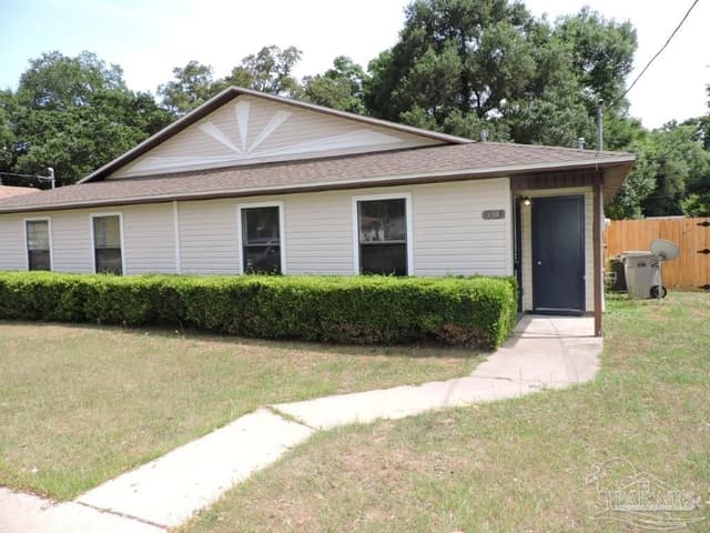 5521 Woodsman Ct, Pensacola FL 32506 exterior