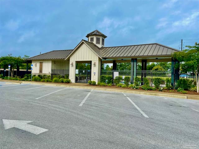 433 Scarborough St, Crestview FL 32539 photo 4