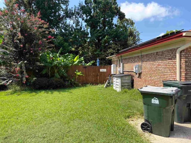 7942 Dartmoor Cir property photo