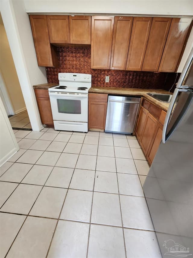 605 Edison Dr, Pensacola FL 32505 photo 3