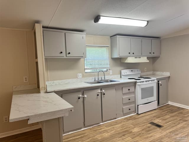 3992 Mccutchin Dr, Jay FL 32565 photo 5