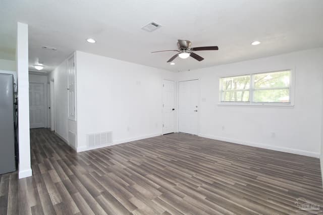 6037 Syrcle Ave property photo