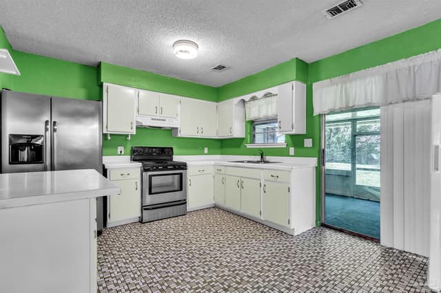 910 Bartow Ave, Pensacola FL 32507 photo 6