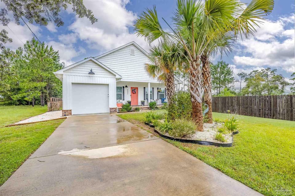 5599 Sandview Dr, Pensacola FL 32507 photo 1