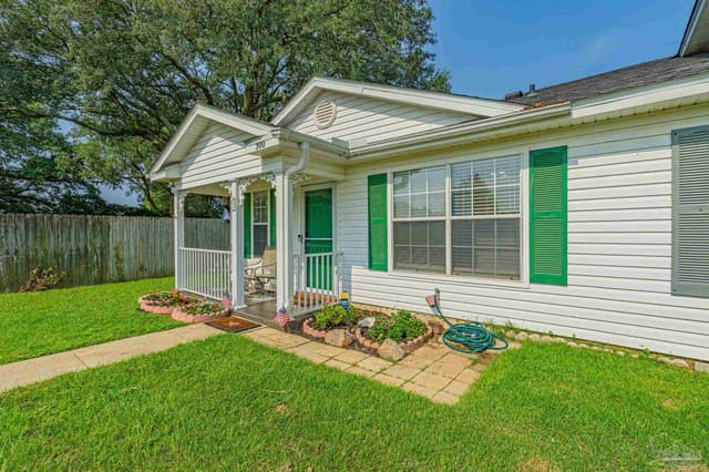 300 Loveland Cir property photo