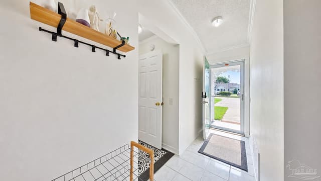 300 Loveland Cir property photo