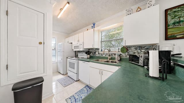300 Loveland Cir, Pensacola FL 32526 photo 8
