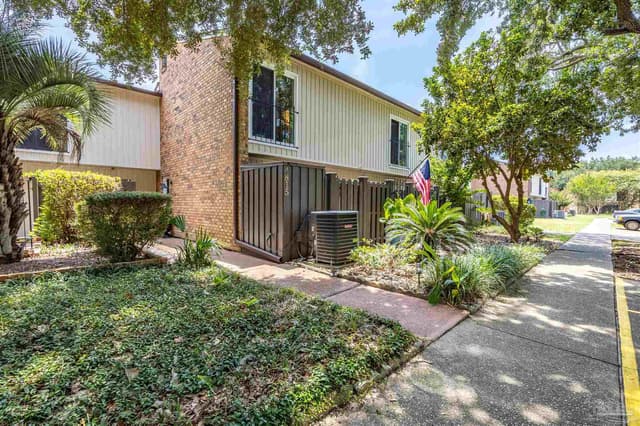 4815 Huron Dr property photo