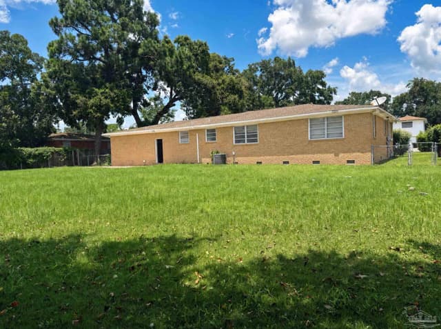 1701 Bakalane Ave, Pensacola FL 32504 photo 2