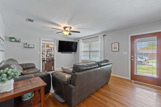 762 Whitney Dr property photo