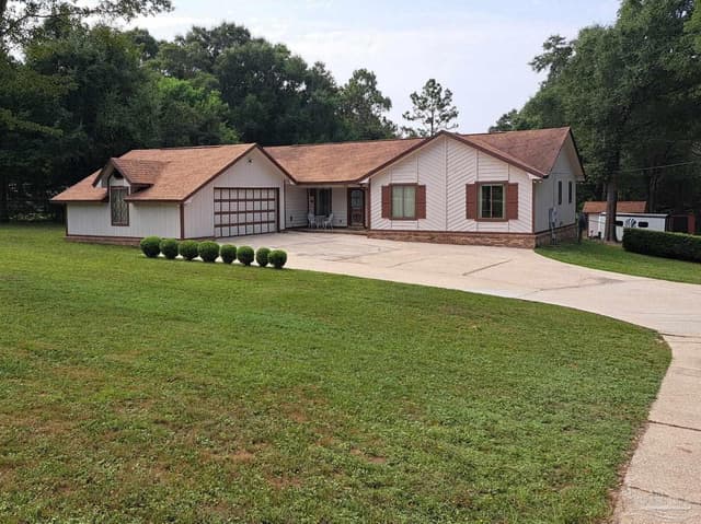 114 Thurston Pl, Crestview FL 32536 photo 2
