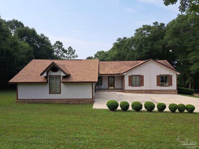 114 Thurston Pl property photo