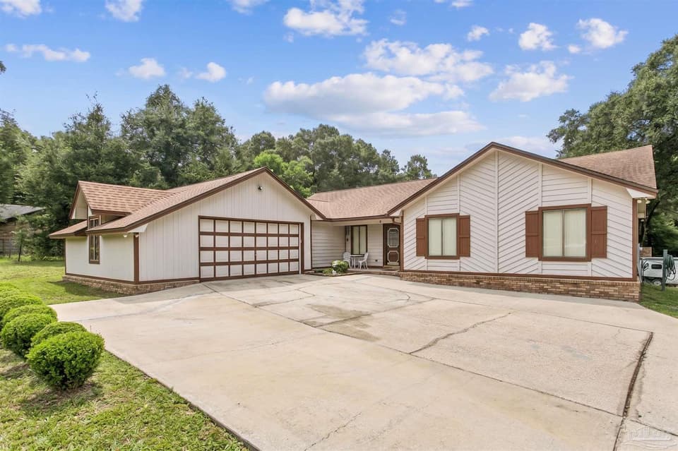 114 Thurston Pl, Crestview FL 32536 photo 1