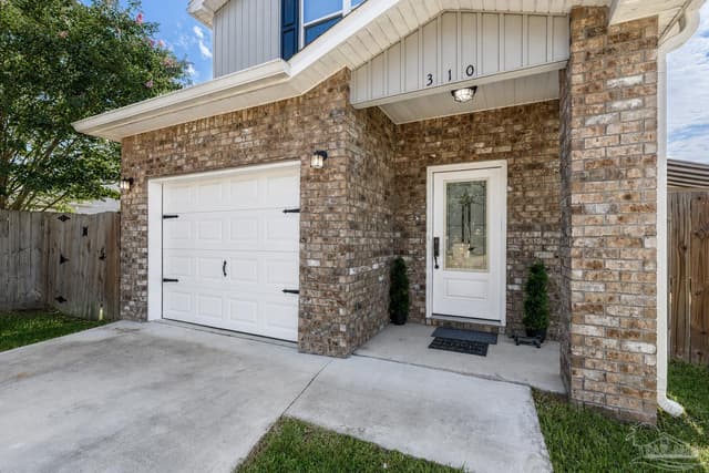 310 Hilburn Pl property photo
