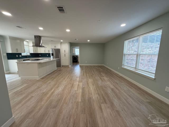 420 Dolphin St property photo