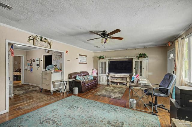 2910 Michael Dr property photo