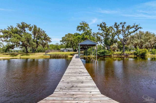 7631 Petersen Pt Rd, Milton FL 32583 exterior