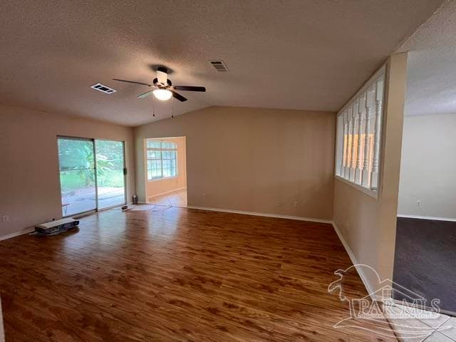 5563 Chantilly Cir property photo