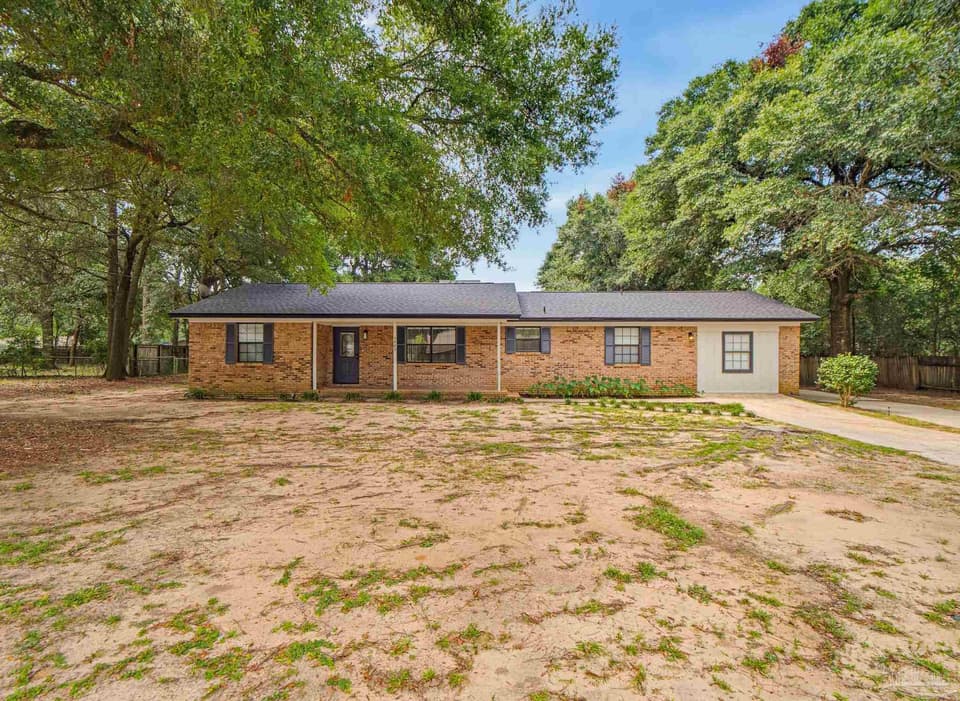 5905 Stephanie Dr, Milton FL 32570 photo 1