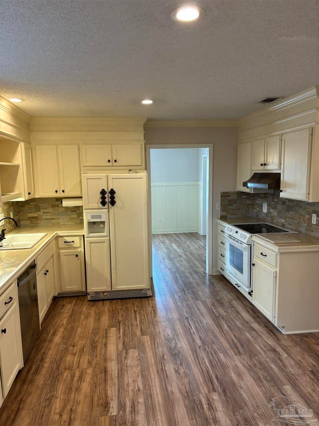 3111 Leesburg Sq, Pensacola FL 32504 photo 8
