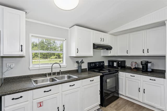 5094 Red Barn Rd, Milton FL 32583 photo 9