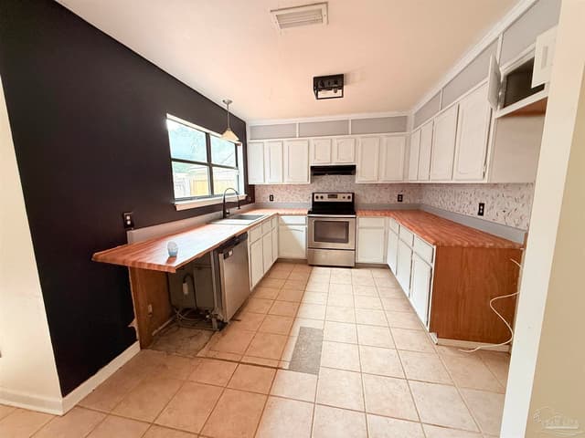 7471 Northpointe Blvd property photo