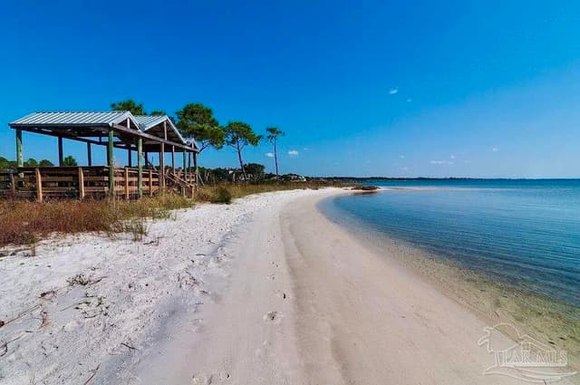 1932 Biscayne Blvd, Navarre FL 32566 exterior