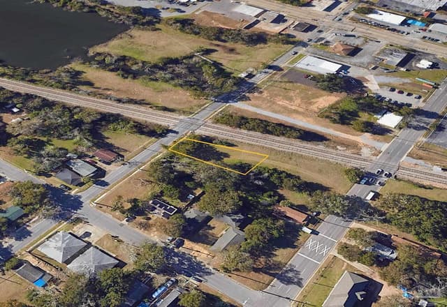 100 E Jordan St # 18, Pensacola FL 32503 exterior