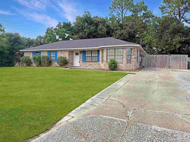 7524 Sandy Creek Dr, Pensacola FL 32506 exterior