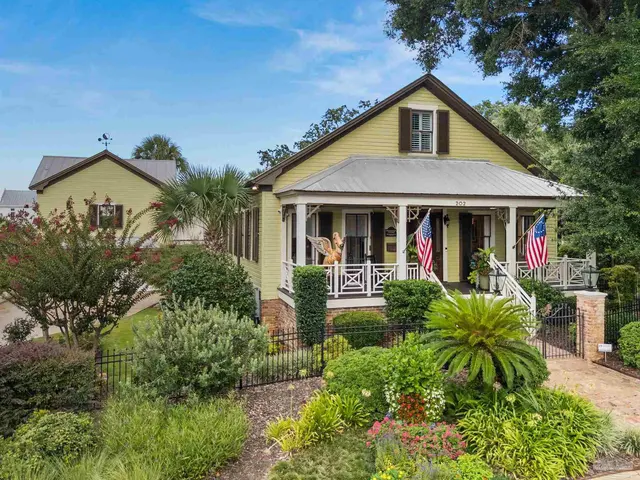 202 Cevallos St, Pensacola FL 32502 exterior