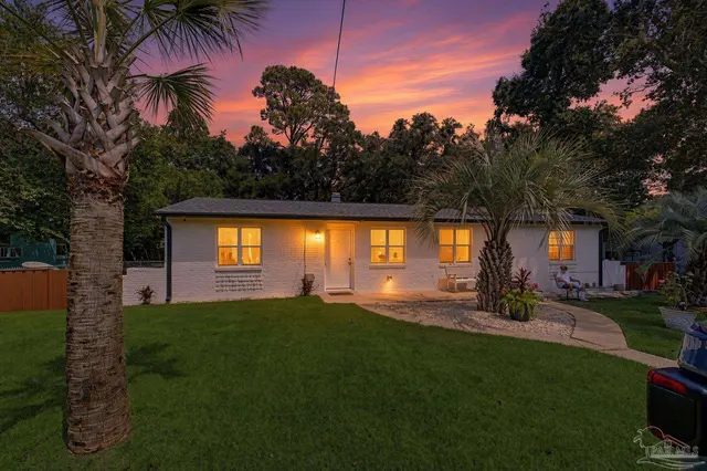 200 Holmes Ave, Pensacola FL 32507 exterior