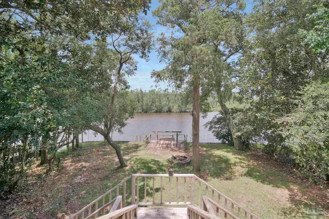 5985 N Airport Rd, Milton FL 32583 exterior
