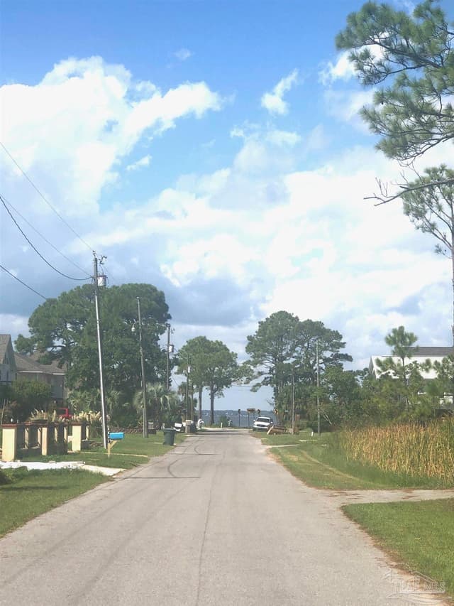 5500 Bob-O-Link Dr, Pensacola FL 32507 photo 3