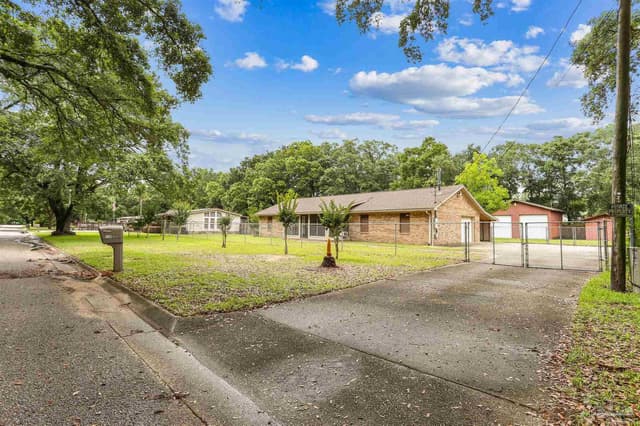 1920 Cope Ln, Pensacola FL 32526 photo 2