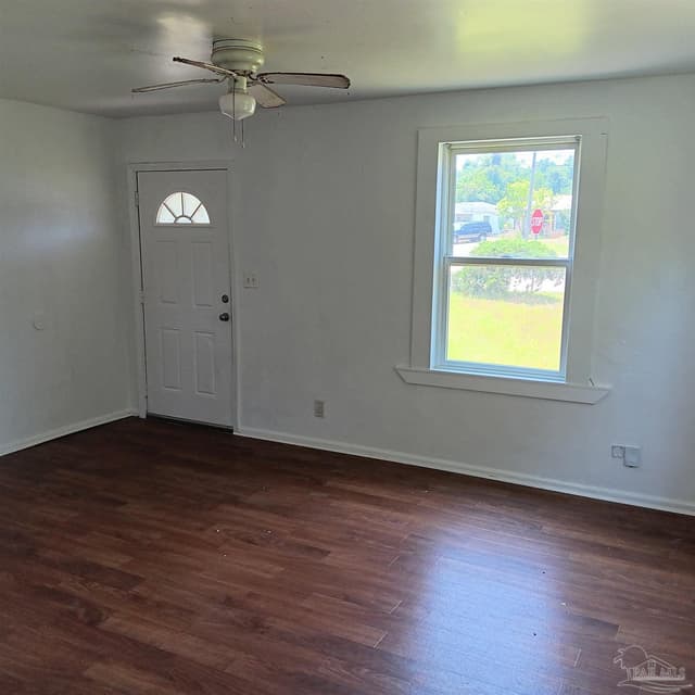 406 NW Syrcle Dr, Pensacola FL 32507 photo 5
