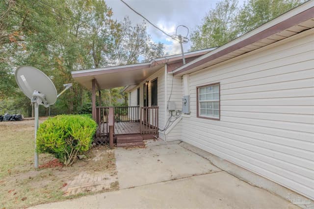 825 Booker Ave, Cantonment FL 32533 photo 3